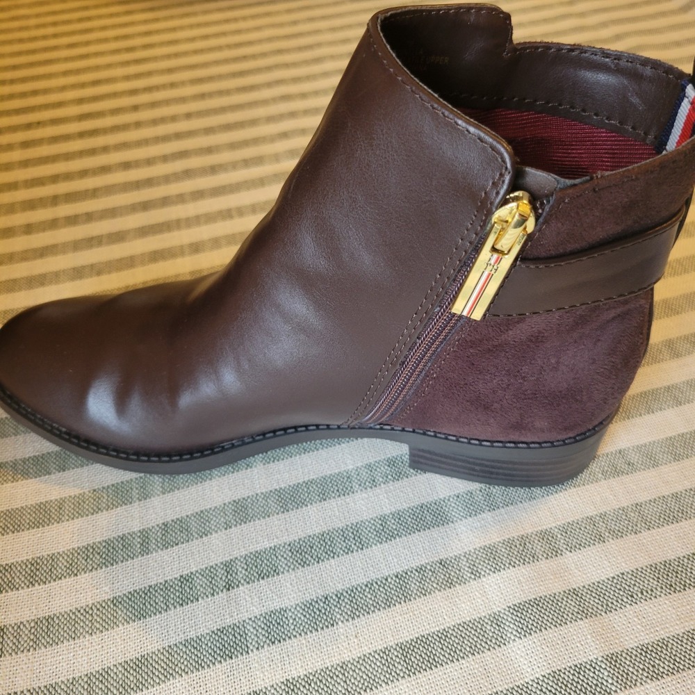 Tommy Hilfiger Women Sz 7 Twinella Black Faux Leather Suede Ankle Boots Side Zip - Picture 6 of 9